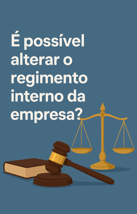 Ilustração jurídica com balança da justiça, martelo do juiz e livro sobre fundo azul, acompanhada do texto “É possível alterar o regimento interno da empresa?”, representando mudanças nas normas internas conforme a CLT.
